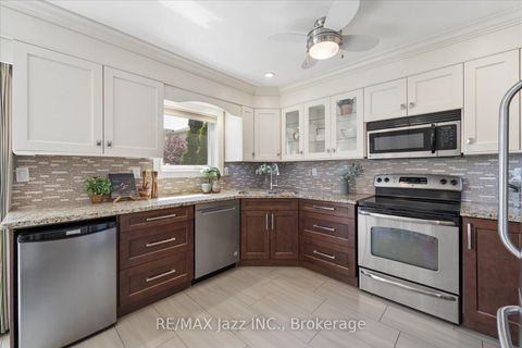 Photo 13 at 63 Bonnycastle Drive, Bowmanville, Clarington