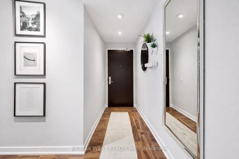 Photo 1 at 310 - 650 King Street W, Waterfront Communities C1, Toronto