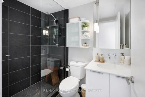 Photo 3 at 310 - 650 King Street W, Waterfront Communities C1, Toronto
