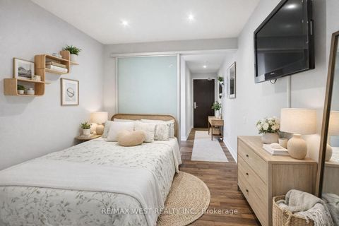 Photo 4 at 310 - 650 King Street W, Waterfront Communities C1, Toronto