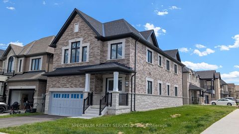 Photo 2 at 1568 Stovell Crescent, Lefroy, Innisfil