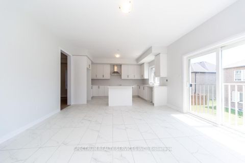 Photo 12 at 1389 Stovell Crescent, Lefroy, Innisfil