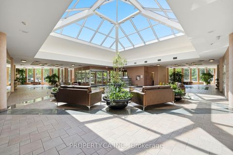 Photo 2 at 1108 - 7 Concorde Place, Don Mills, Toronto