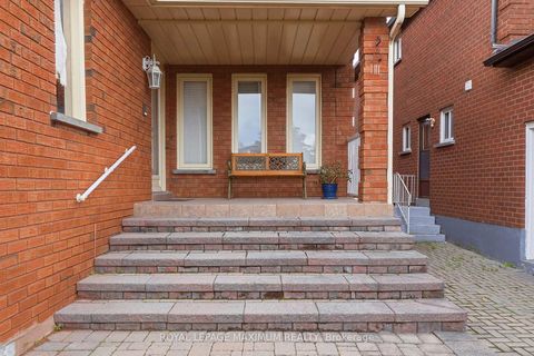 Photo 2 at 21 Diamond Street, West Woodbridge, Vaughan
