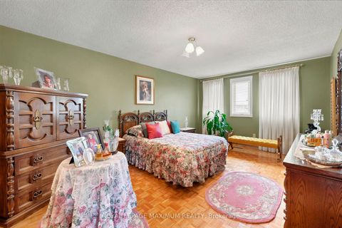 Photo 23 at 21 Diamond Street, West Woodbridge, Vaughan