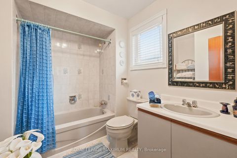 Photo 25 at 21 Diamond Street, West Woodbridge, Vaughan