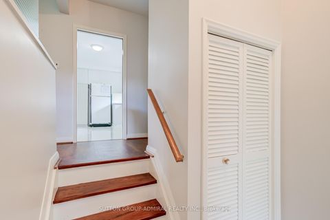 Photo 2 at 72 Cornerbrook Drive, Donalda, Toronto