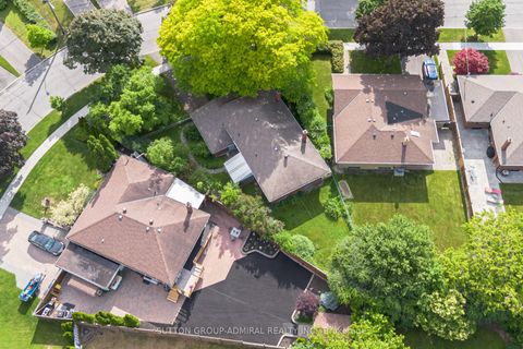 Photo 33 at 72 Cornerbrook Drive, Donalda, Toronto