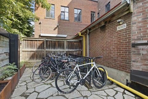 Photo 11 at 39 - 371 Wallace Avenue, Junction, Toronto