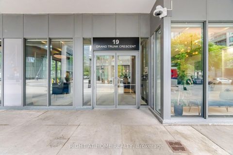 Photo 4 at #2511 - 19 Grand Trunk Crescent, Waterfront Communities C1, Toronto