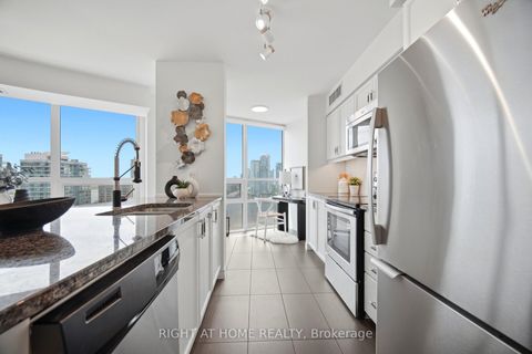 Photo 17 at #2511 - 19 Grand Trunk Crescent, Waterfront Communities C1, Toronto