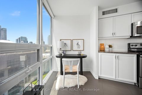 Photo 18 at #2511 - 19 Grand Trunk Crescent, Waterfront Communities C1, Toronto