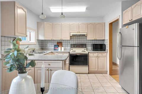 Photo 12 at 76 Harrington Crescent, Steeles, Toronto
