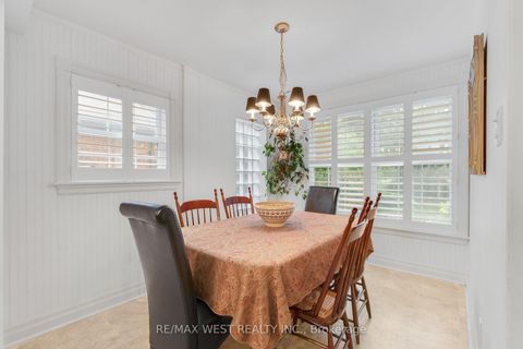 Photo 3 at 18 North Kingslea Drive, Queensway, Toronto
