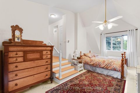 Photo 5 at 18 North Kingslea Drive, Queensway, Toronto
