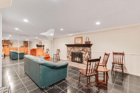 Photo 6 at 18 North Kingslea Drive, Queensway, Toronto