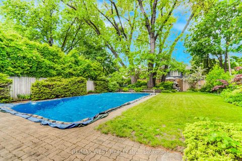 Photo 8 at 18 North Kingslea Drive, Queensway, Toronto