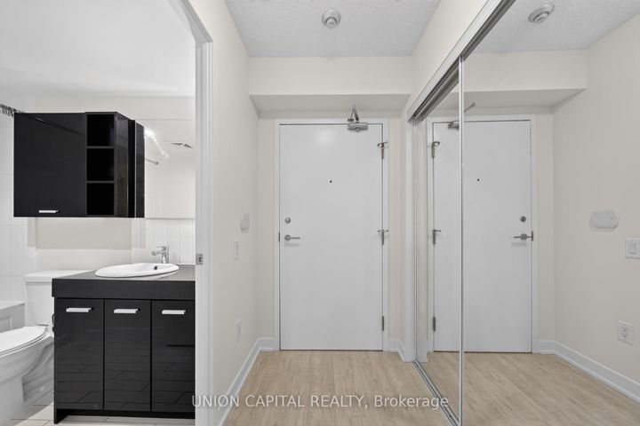 Photo 5 at 315 - 15 Singer Court, Bayview Village, Toronto