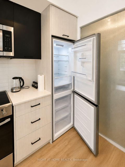 Photo 24 at 107 - 2300 St Clair Avenue W, Junction Area, Toronto