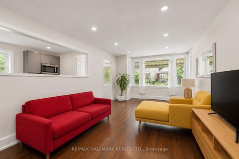 Photo 1 at 8 Davies Crescent, East York, Toronto