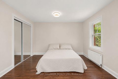 Photo 10 at 8 Davies Crescent, East York, Toronto