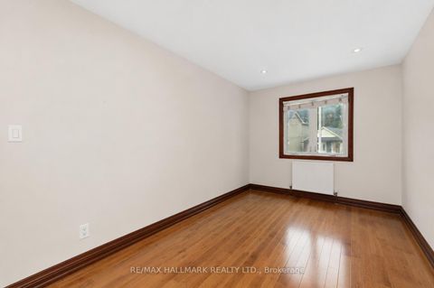 Photo 13 at 8 Davies Crescent, East York, Toronto