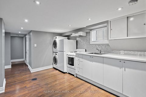 Photo 17 at 8 Davies Crescent, East York, Toronto