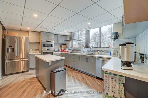 Photo 7 at 605 - 757 Victoria Park Avenue, Oakridge, Toronto