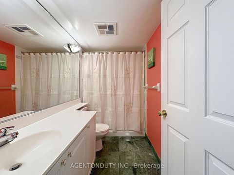 Photo 6 at 613 - 109 Front Street E, Moss Park, Toronto