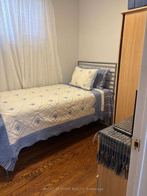 Photo 6 at 32 FLORENCE Crescent, Smythe, Toronto