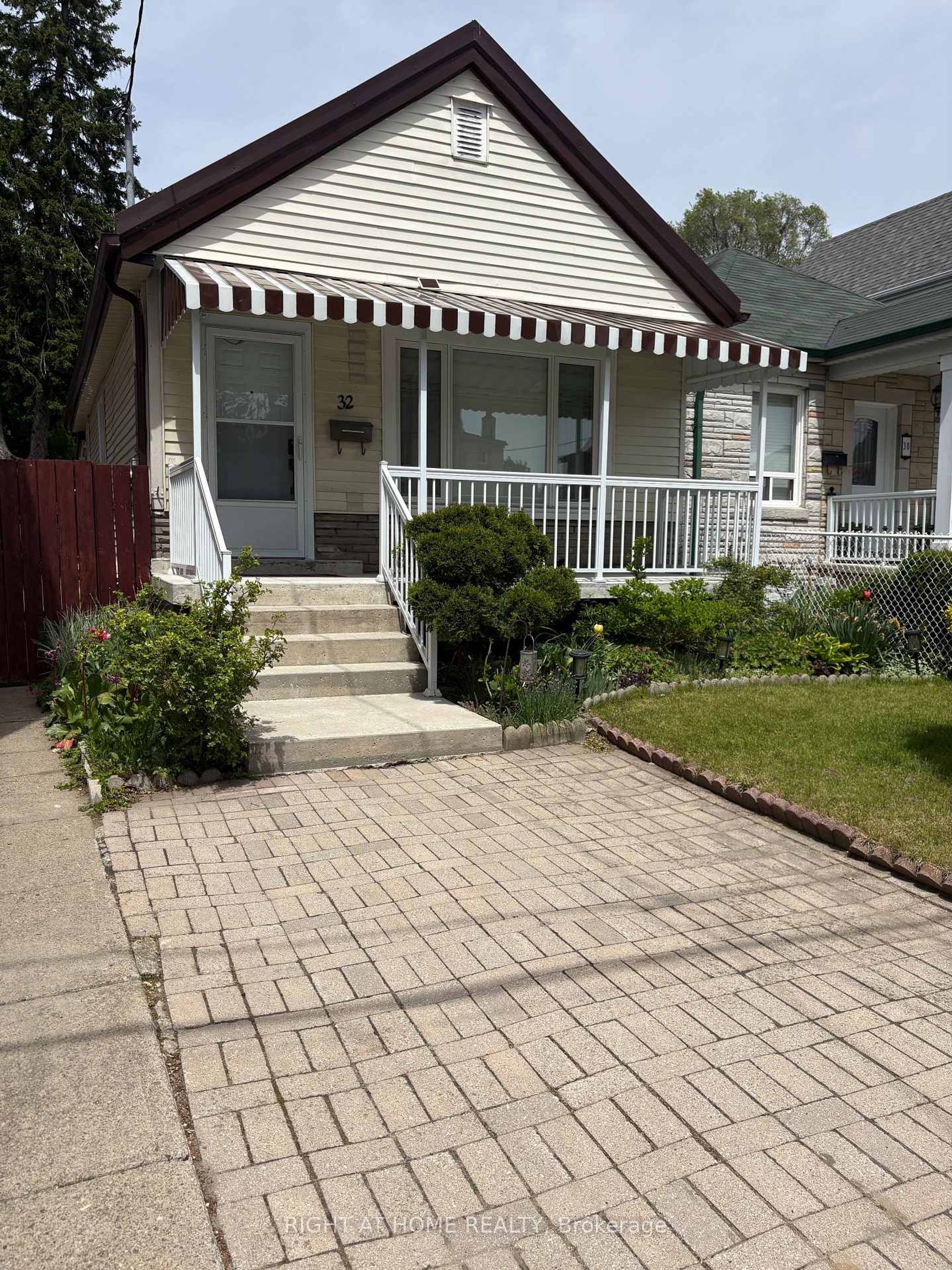 32 FLORENCE Crescent, Smythe, Toronto 