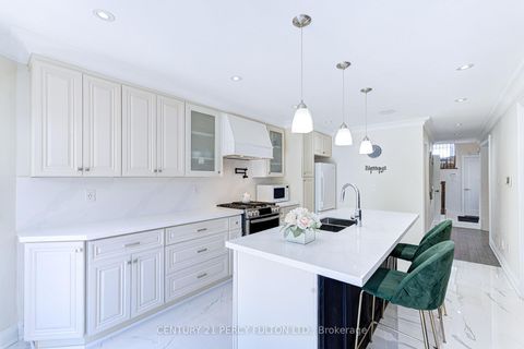 Photo 1 at 109 Woodcroft Lane, West Woodbridge, Vaughan