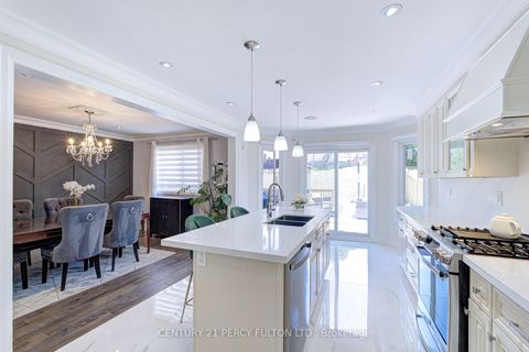 Photo 3 at 109 Woodcroft Lane, West Woodbridge, Vaughan