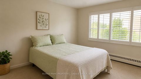 Photo 4 at 644 - 21 Dale Avenue, Moore Park, Toronto
