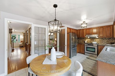 Photo 12 at 70 Beverly Glen Boulevard, L'Amoreaux, Toronto
