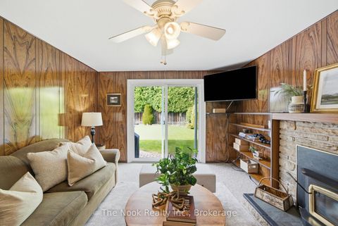 Photo 14 at 70 Beverly Glen Boulevard, L'Amoreaux, Toronto