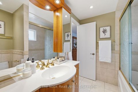 Photo 32 at 70 Beverly Glen Boulevard, L'Amoreaux, Toronto