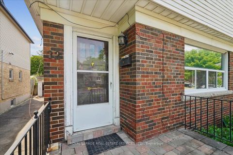 Photo 3 at 32 Woodland Park Road, Cliffside, Toronto