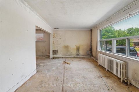 Photo 6 at 32 Woodland Park Road, Cliffside, Toronto