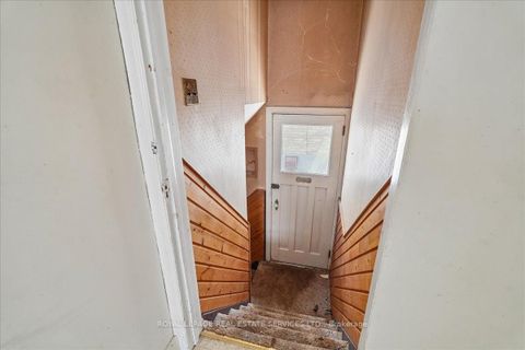 Photo 10 at 32 Woodland Park Road, Cliffside, Toronto