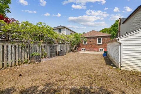 Photo 12 at 32 Woodland Park Road, Cliffside, Toronto