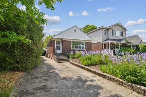 Photo 13 at 32 Woodland Park Road, Cliffside, Toronto