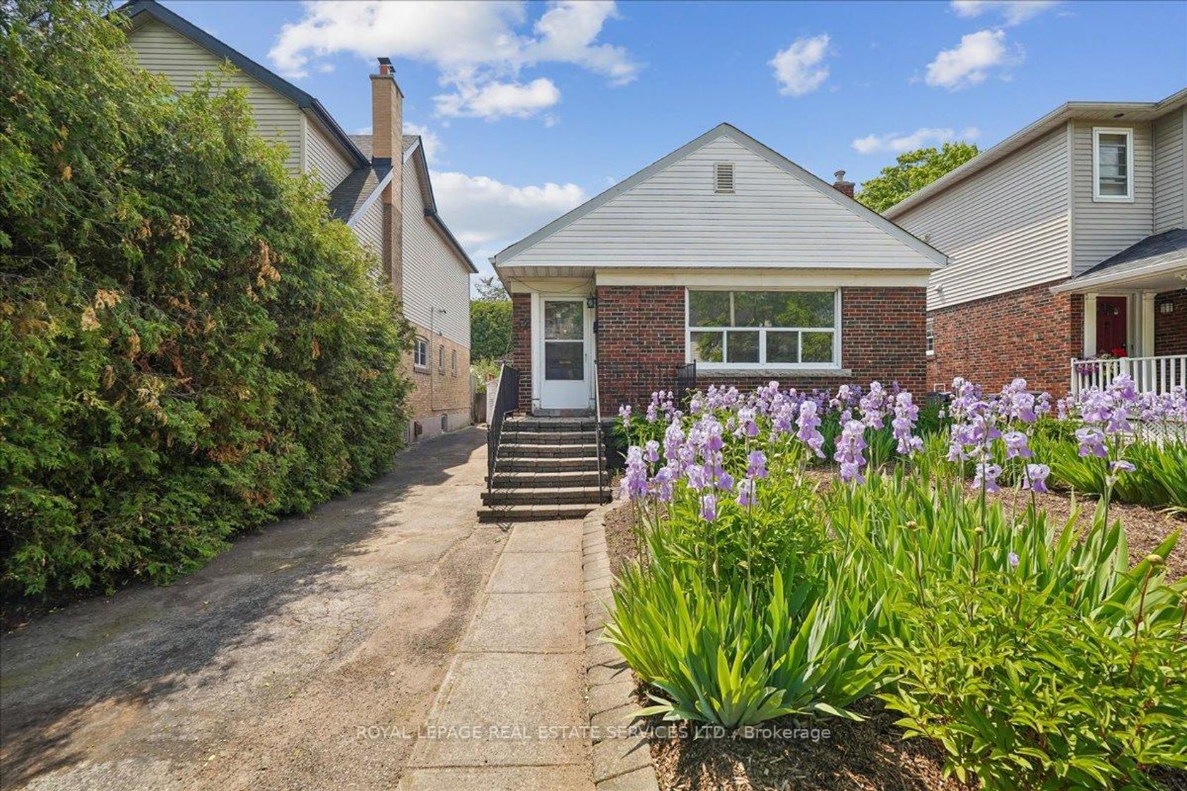 32 Woodland Park Road, Cliffside, Toronto 