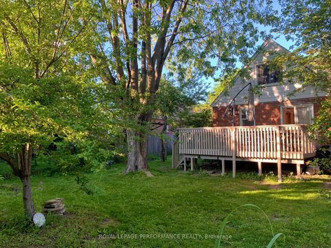 Photo 1 at 10 Faulkland Road, Birchmount, Toronto
