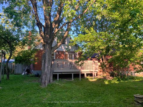 Photo 2 at 10 Faulkland Road, Birchmount, Toronto