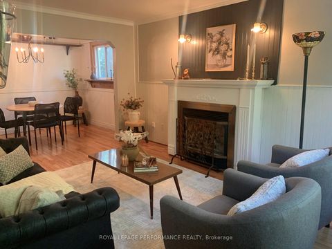 Photo 4 at 10 Faulkland Road, Birchmount, Toronto