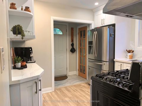 Photo 9 at 10 Faulkland Road, Birchmount, Toronto