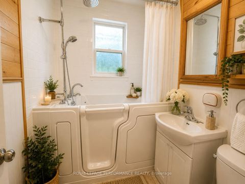 Photo 13 at 10 Faulkland Road, Birchmount, Toronto