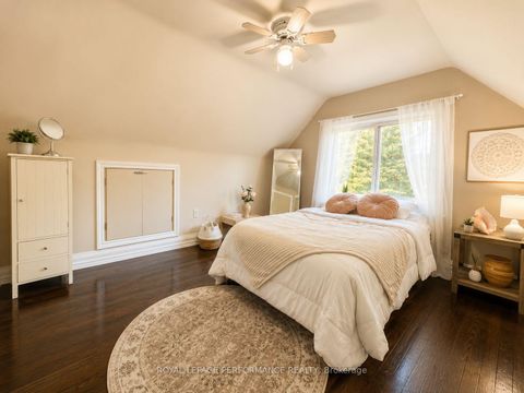 Photo 17 at 10 Faulkland Road, Birchmount, Toronto