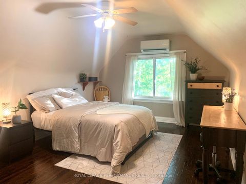 Photo 19 at 10 Faulkland Road, Birchmount, Toronto